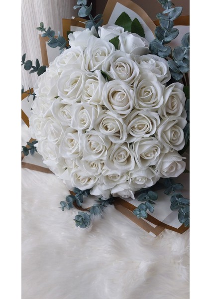 Yapay Kadife Beyaz Gül Isteme Çiçeği – 41 Adet - Okaliptus Süslemeli modelleri