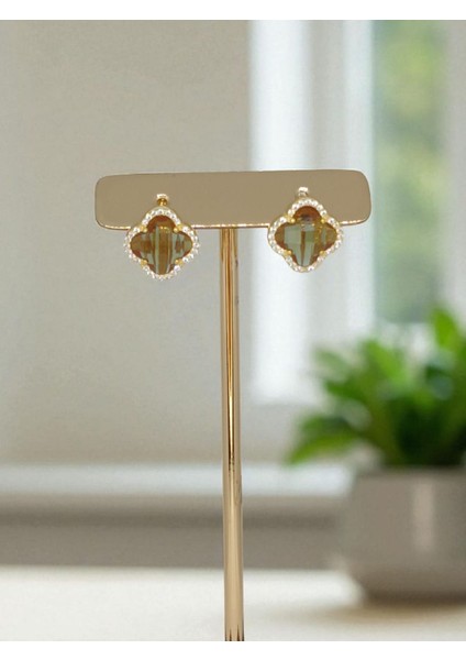 Zultanit Taşlı 925 Ayar Gümüş Küpe – Işığa Göre Renk Değiştiren Zarif Tasarım