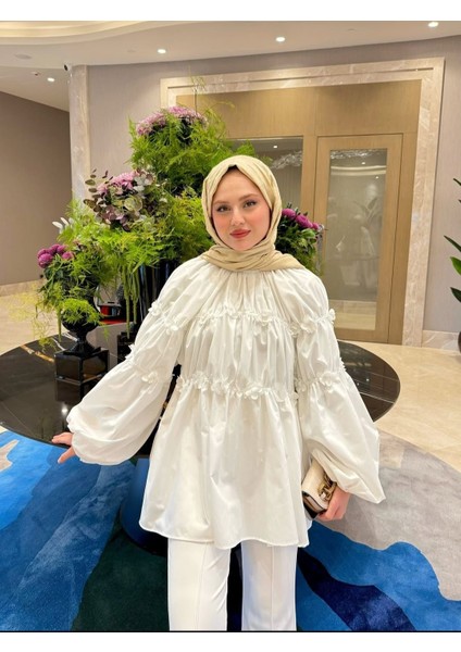 Beyaz Çiçekli Gömlek