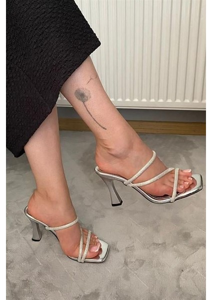 Kadın Gümüş Rugan 9 cm Topuklu Terlik indirimleri