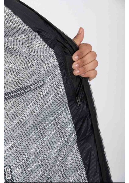 Titanıum Alpha Siyah Slim Fit Termal Sabit Kapşönlu Mont fırsatları