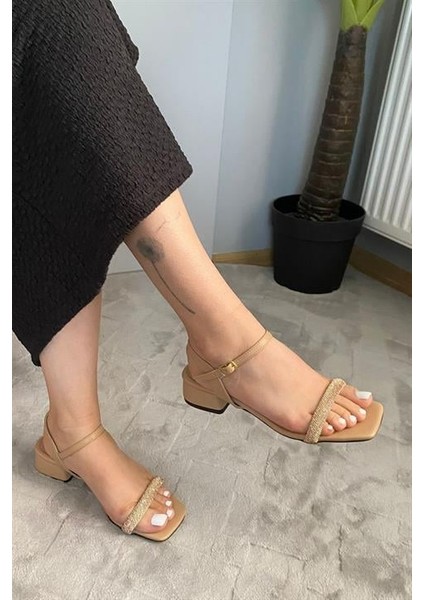 Kadın Ten Bilekten Bağlı Taşlı Bantlı 4 cm Kısa Klasik Topuk Ayakkabı fiyatları