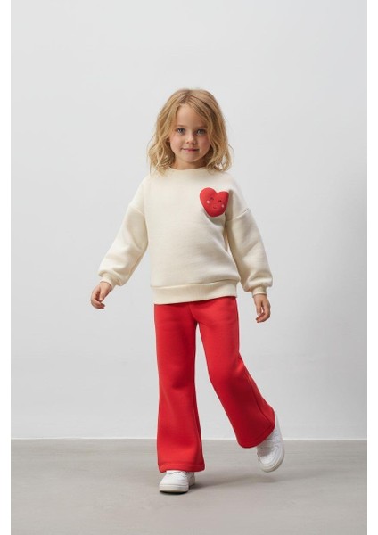Kız Çocuk Pamuklu Ekru Kalpli Sweatshirt Kırmızı İspanyol Paça Eşofman Alt Takım