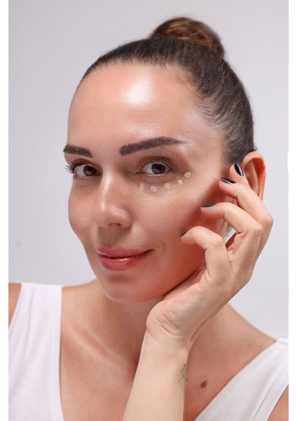 Renkli Göz Altı Kremi 15 ml – Aydınlatıcı ve Kapatıcı Etki, SPF30, Vegan Formül, Hayvan Dostu