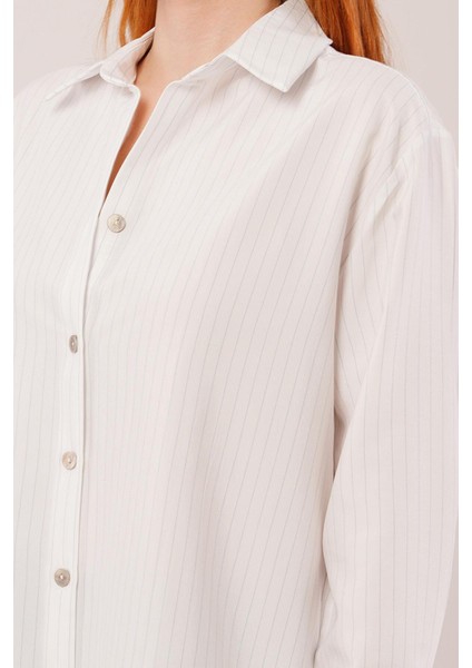 Ince Çizgi Detaylı Beyaz Gömlek