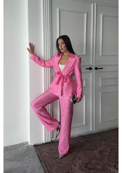 Pembe Beli Kuşaklı Ceket ve Pantolon Parlak Takım fiyatları