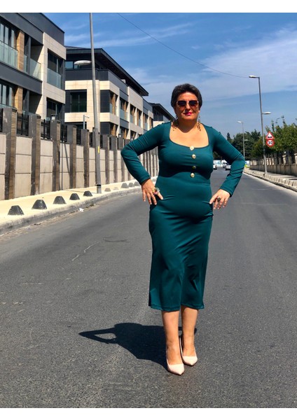 Kare Yaka Düğme Aksesuarlı Uzun Kol Yırtmaçlı Midi Boy Elbise indirimleri