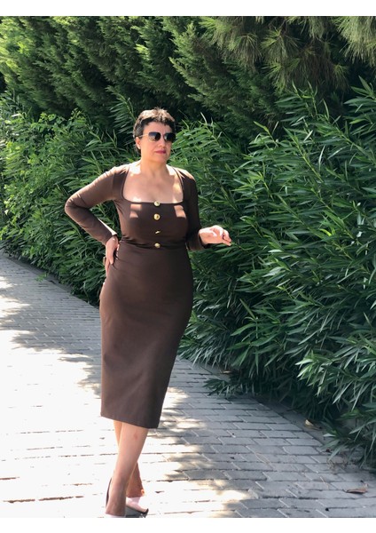 Kare Yaka Düğme Detaylı, Uzun Kol Yırtmaçlı Midi Boy Elbise modelleri