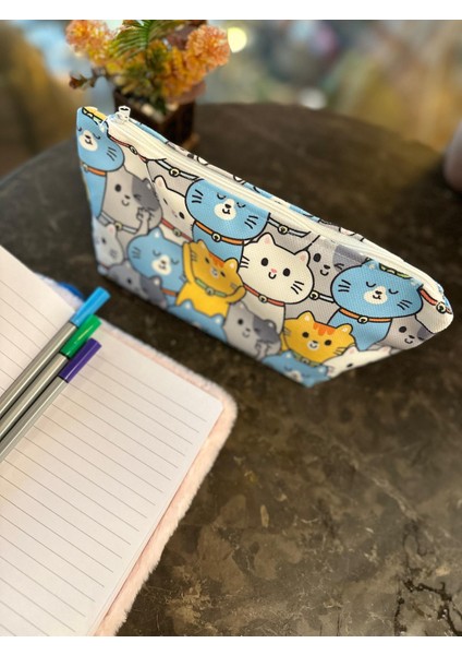 Sıralı Kediler Baskılı Yıkanılabillir Fermuarlı Kalemlik, Leke Tutmaz Kalemlik, Makyaj