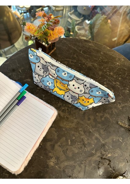 Sıralı Kediler Baskılı Yıkanılabillir Fermuarlı Kalemlik, Leke Tutmaz Kalemlik, Makyaj modelleri