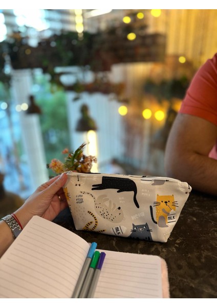 Sütlü Kediler Baskılı Yıkanılabillir Fermuarlı Kalemlik, Leke Tutmaz Kalemlik, Makyaj