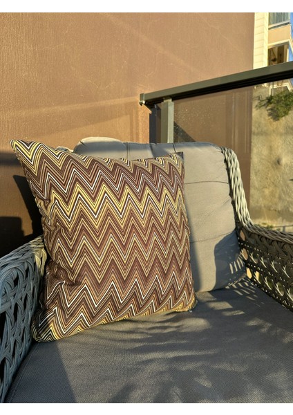 Zikzak Desenli Kahverengi Desenli Kırlent Kılıfı fırsatları