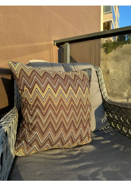 Zikzak Desenli Kahverengi Desenli Kırlent Kılıfı indirimleri