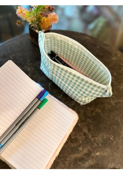 Yeşil Pötikareli Yıkanılabillir Fermuarlı Su Tutmaz Kalemlik, Leke Tutmaz Kalemlik, fiyatları