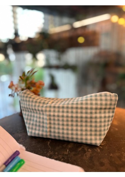 Yeşil Pötikareli Yıkanılabillir Fermuarlı Su Tutmaz Kalemlik, Leke Tutmaz Kalemlik, modelleri