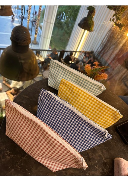 Yeşil Pötikareli Yıkanılabillir Fermuarlı Su Tutmaz Kalemlik, Leke Tutmaz Kalemlik, fırsatları