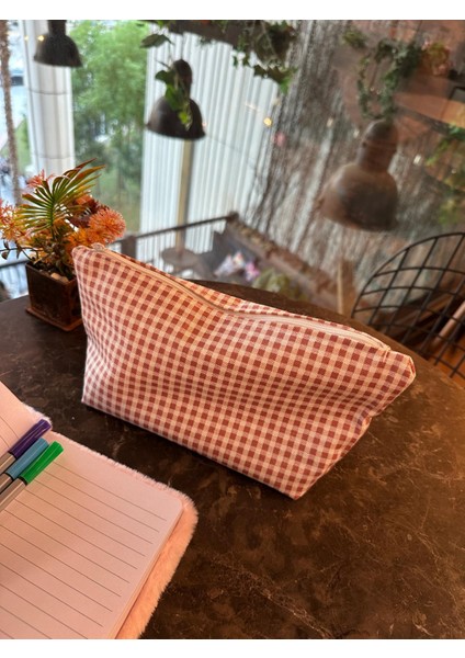 Kırmızı Pötikareli Yıkanılabillir Fermuarlı Su Tutmaz Kalemlik, Leke Tutmaz Kalemlik, Makyaj Çantası modelleri