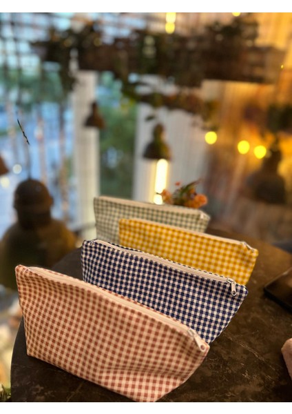 Kırmızı Pötikareli Yıkanılabillir Fermuarlı Su Tutmaz Kalemlik, Leke Tutmaz Kalemlik, Makyaj Çantası indirimleri