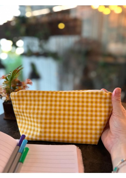 Sarı Pötikareli Yıkanılabillir Fermuarlı Su Tutmaz Kalemlik, Leke Tutmaz Kalemlik, Makyaj Çantası