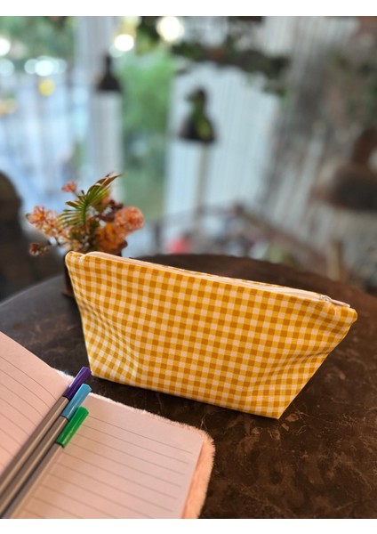 Sarı Pötikareli Yıkanılabillir Fermuarlı Su Tutmaz Kalemlik, Leke Tutmaz Kalemlik, Makyaj Çantası fiyatları