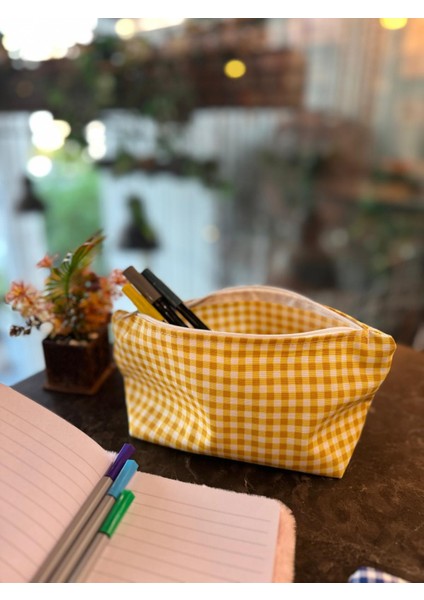 Sarı Pötikareli Yıkanılabillir Fermuarlı Su Tutmaz Kalemlik, Leke Tutmaz Kalemlik, Makyaj Çantası indirimleri