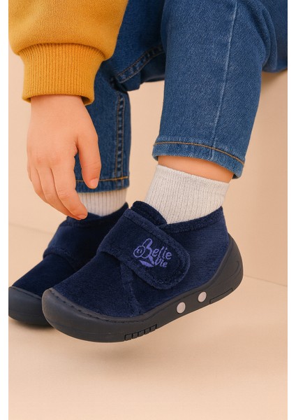 Lacivert Çocuk Ev Botu – Kaymaz Tabanlı, Cırt Cırtlı, Sıcak Tutan Peluş Ev Ayakkabısı
