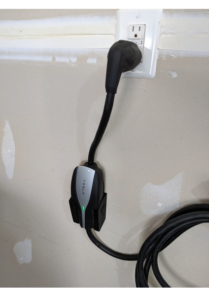 Yeni Tesla Şarj Tutucu - Mobil Konektör Braketi T3678052 modelleri