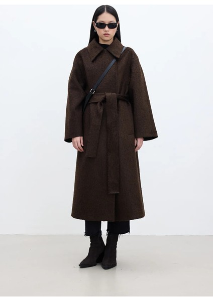 Diana Maxi Premium Kadın Kaban – Orta Kalınlık, Kumaş Astarlı, Düz Desen, Acı Kahve Renk, Klasik Yaka