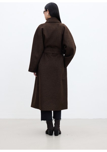 Diana Maxi Premium Kadın Kaban – Orta Kalınlık, Kumaş Astarlı, Düz Desen, Acı Kahve Renk, Klasik Yaka