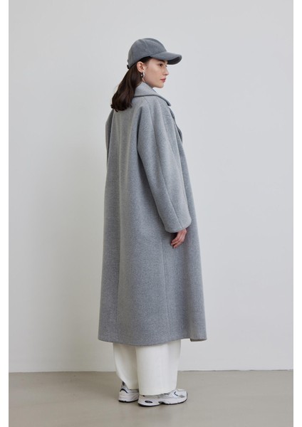 Alexa Premium Gri Kaşe Kruvaze Kadın Kaban – Geniş Yakalı, Düz Desenli, Şık ve Sıcak Kış Modası