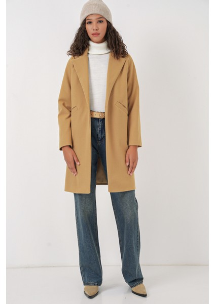 Kadın Uzun Kaşe Kaban – %100 Polyester, Düz Desen, Şık ve Rahat Kışlık Dış Giyim Modeli