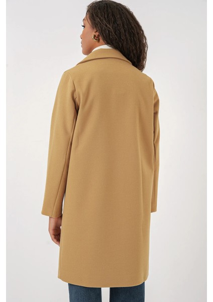 Kadın Uzun Kaşe Kaban – %100 Polyester, Düz Desen, Şık ve Rahat Kışlık Dış Giyim Modeli
