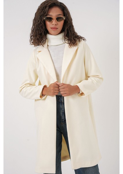 Kadın Krem Kaşe Kaban – %100 Polyester, Uzun Kollu, Düz Desen, Şık ve Sıcak Kışlık Dış Giyim indirimleri