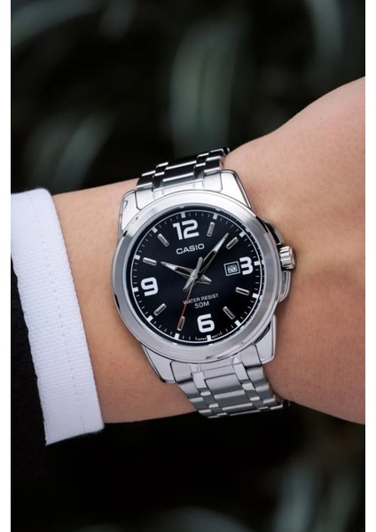 Altın Renkli Kadın Çelik Kordonlu, Taş Süslemeli Analog Kol Saati – Şık ve Dayanıklı Günlük Kullanım Tasarımı modelleri