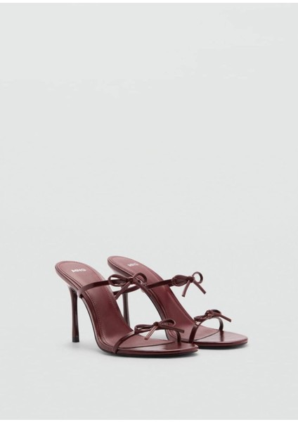 Kadın Poliüretan Yüksek İnce Topuklu, Bağcıklı, Yuvarlak Burunlu ve Fiyonklu Şık Sandalet