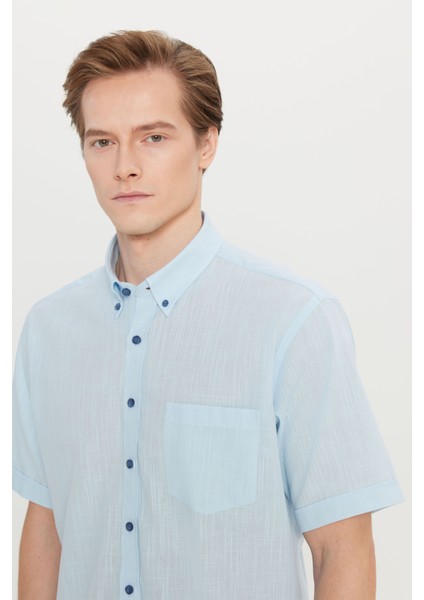 Erkek Açık Mavi Comfort Fit Rahat Kesim Düğmeli Yaka Keten Görünümlü %100 Pamuk Kısa Kollu Gömlek fırsatları