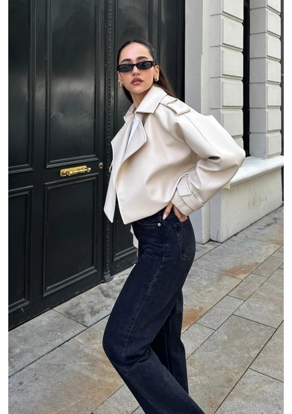 Oversize Ekru Deri Ceket – Rahat Kalıp, Şık ve Modern Tasarım, Günlük ve Özel Kullanıma Uygun