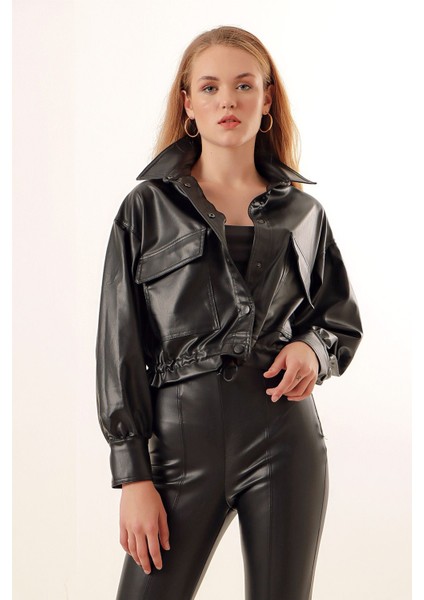 Kadın Siyah Düz Desenli Crop Suni Deri Ceket – %100 Polyester, Şık ve Rahat Günlük Tasarım
