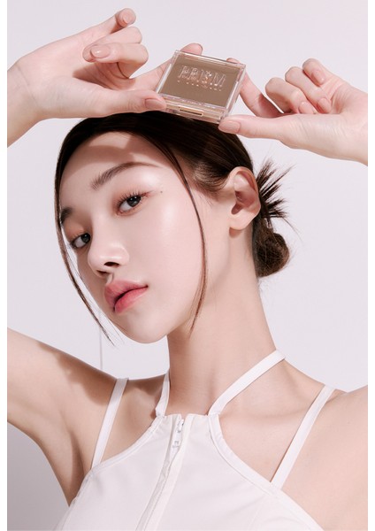 Mikro İnci Tanecikleriyle Yoğun Işıltı Sağlayan Highlighter CLIO Prism Highlighter (01 Gold Sheer)