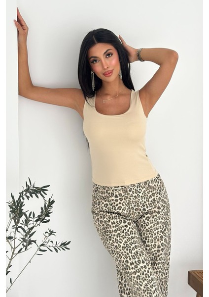 Kadın V Yaka Kolsuz Fit Bluz