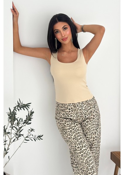 Kadın V Yaka Kolsuz Fit Bluz