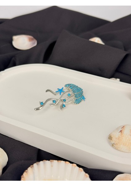 Mavi Taşlı Deniz Anası Konseptli Broş Yaka Iğnesi modelleri