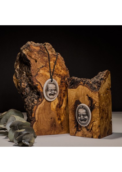 Gülümseyen Yüz Seramik Kolye – Stres ve Denge Kolyesi fırsatları