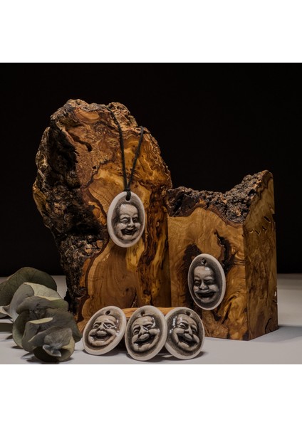 Gülümseyen Yüz Seramik Kolye – Stres ve Denge Kolyesi indirimleri