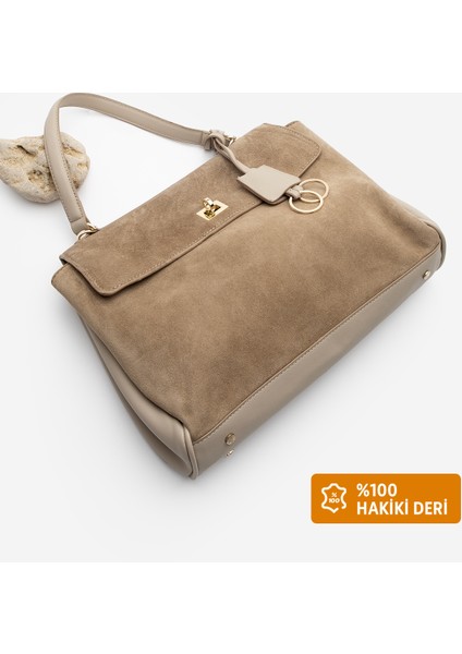 Kadın Hakiki Deri Kilit Detaylı Charmlı El ve Omuz Çantası Rinyas Vizon Süet