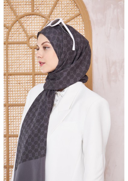 Elegance Monogram Füme Desenli Polyester Şal – Hafif ve Nefes Alabilir Kumaş, Bahar ve Yaz İçin Şık Konfor modelleri