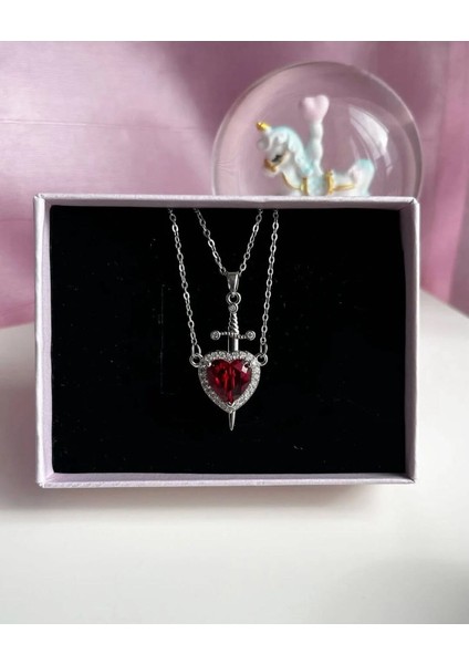Özel Işıklı Kutuda Kararmaz Çelik Pamuk Prenses ve Avcı Kalp Kılıç Kolye Arkadaş Çift Aşk Kolyesi fiyatları