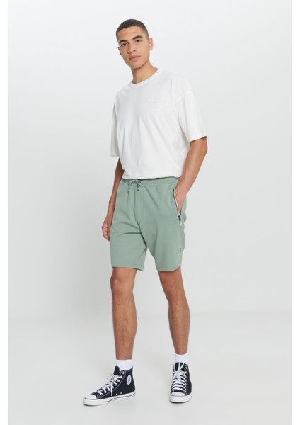 Erkek Taş Yeşili Standart Fit Normal Kesim Cepli Rahat Şort