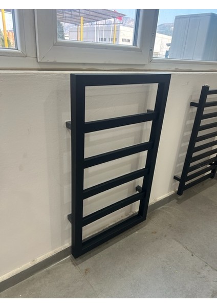 Siyah Modern Havlupan