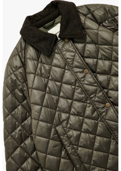 Cepli Fermuarlı Kruvaze Yaka Uzun Kollu Su Itici Kapitone Kısa Ceket